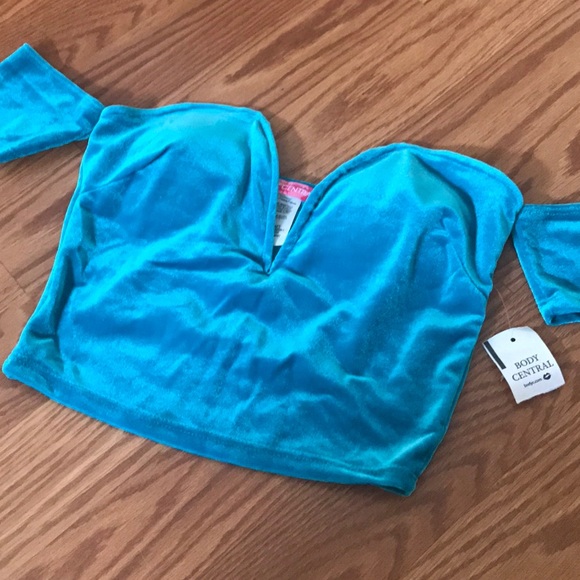 BODY CENTRAL VELVET PLUNGING OFF SHOULDER CROP TOP - Picture 2 of 6